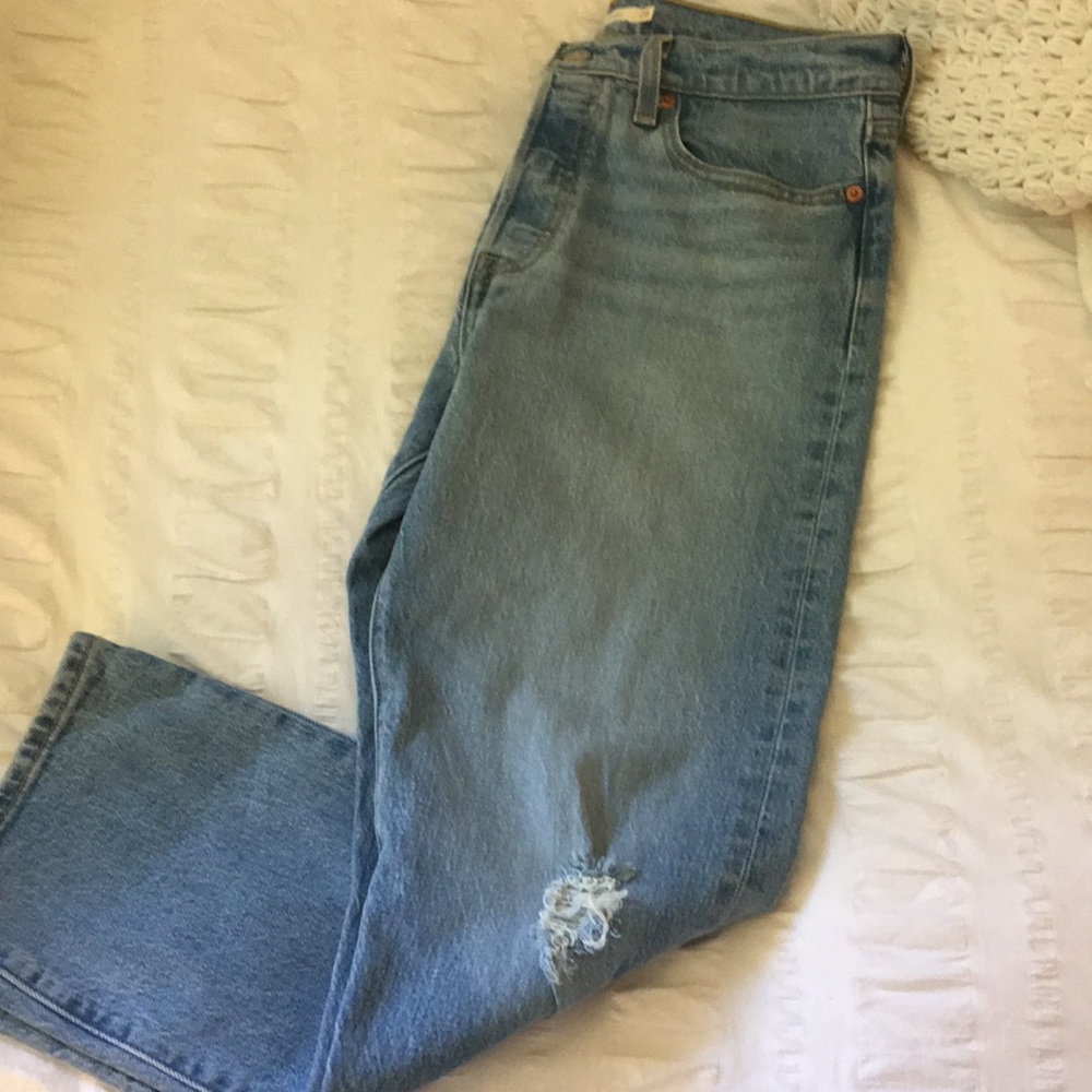 Women’s Levi’s jeans